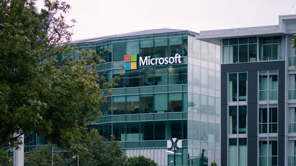 Microsoft vyhrál další kontrakt. Coca-Cole poskytne i umělou inteligenci
